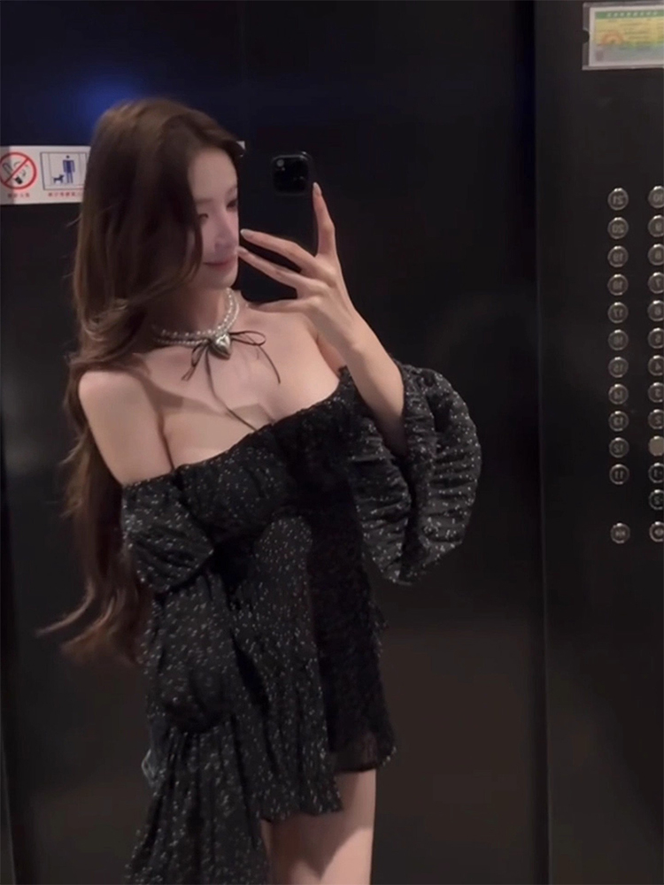 Black Bell Sleeve Top And High - Vintage Collectible Bells 评论和价格
